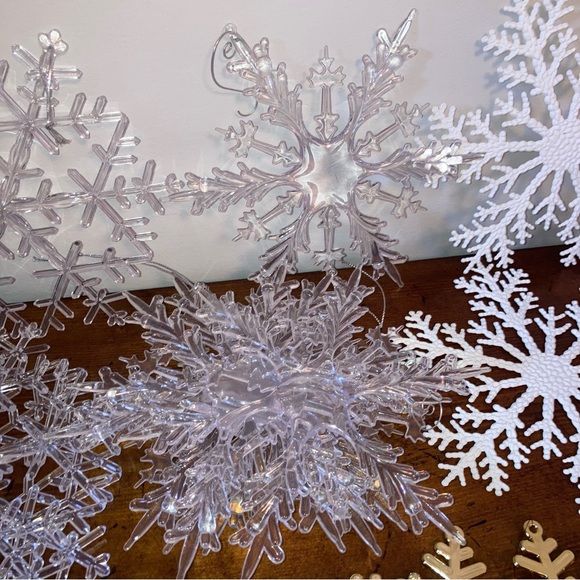 (Free w/ Bundle) Lot of Christmas Ornaments /Decorations (52 Pieces) - Picture 4 of 9